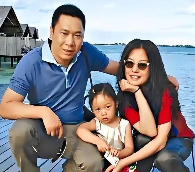 黄有龙做梦没想到自己重金培养的女儿竟让赵薇口碑“逆转”(图15)