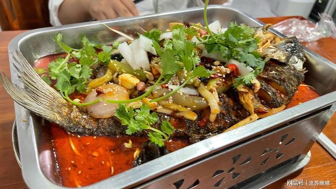 曾经的网红美食烤鱼如今早已风光不再。(图1)