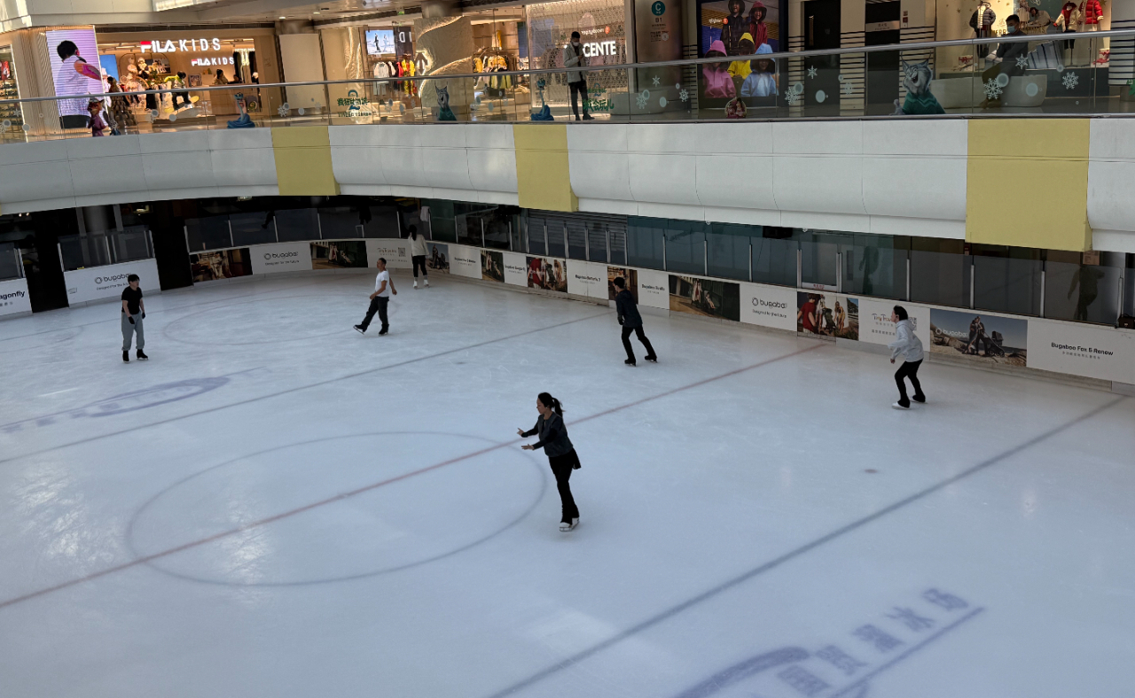 从商圈到雪场冰雪热潮点燃冬日消费(图1)