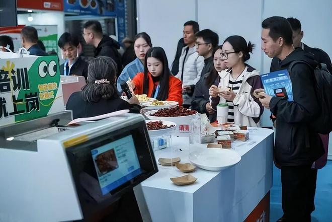 不会做饭也能当大厨！AI炒菜机精准控温做的菜天天一个味(图7)