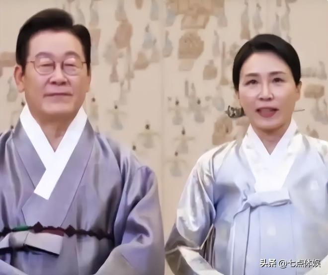 李在明也没想到访华仅3天59岁妻子竟凭一个举动给他长脸了(图10)