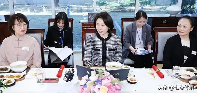 李在明也没想到访华仅3天59岁妻子竟凭一个举动给他长脸了(图13)