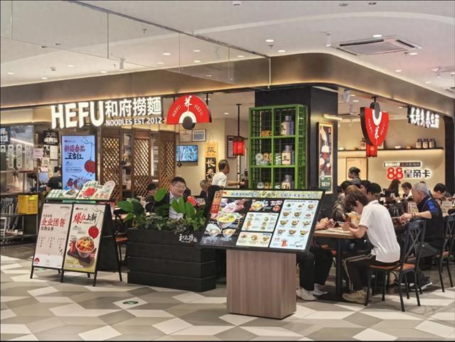 和府捞面被曝“只有面现煮”引争议深圳有21家门店(图1)