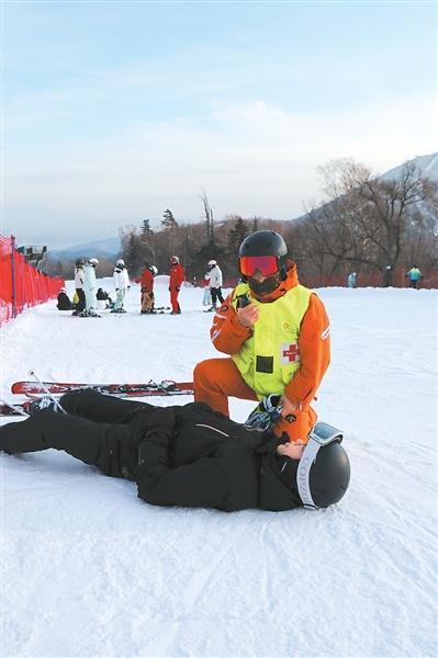 雪道上的“安全哨兵”（新职·新知㉝）(图2)