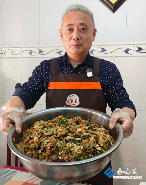 丹阳吕城退休老人分享做菜圈粉无数(图1)